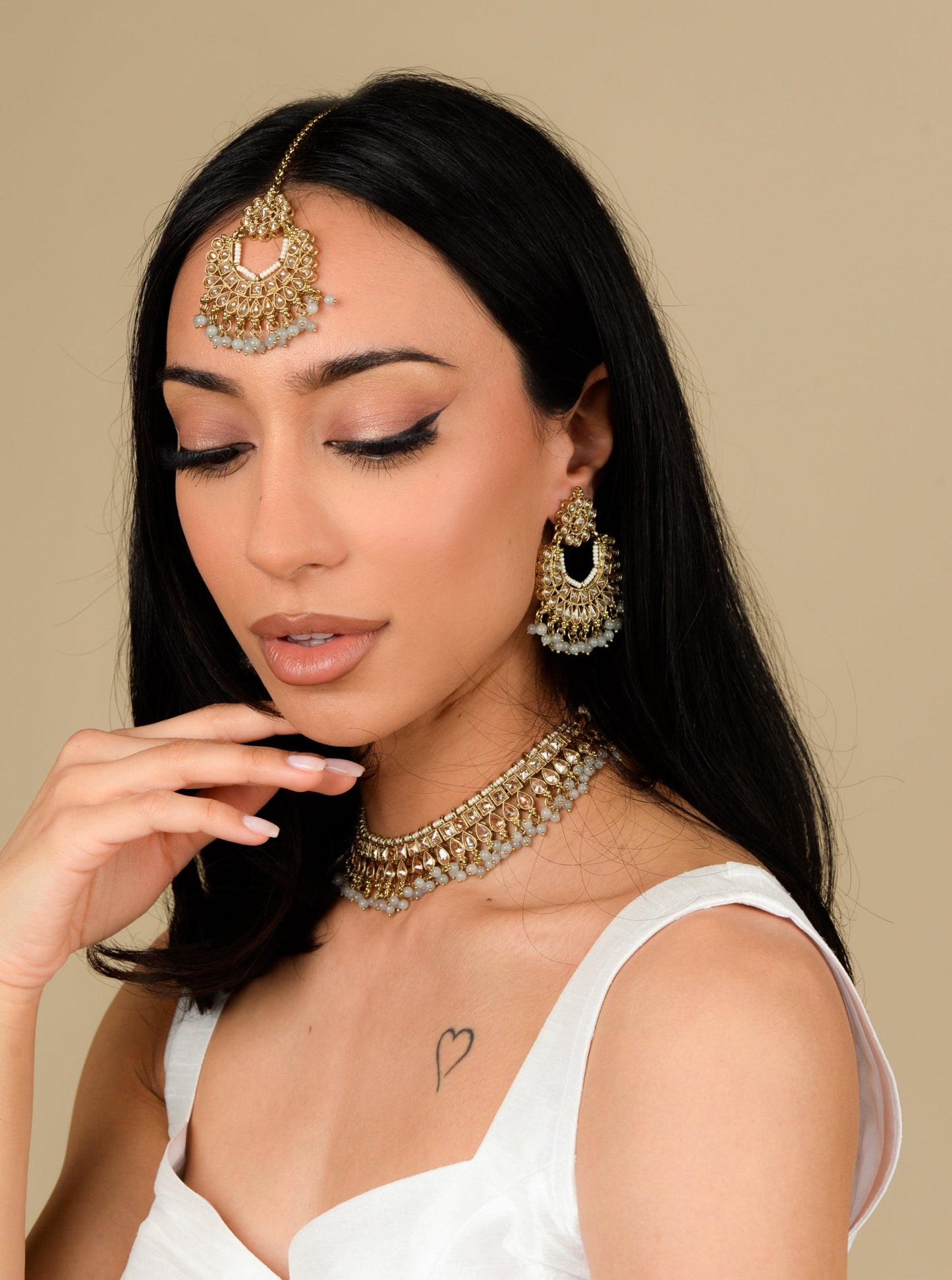 Grey Pari Choker