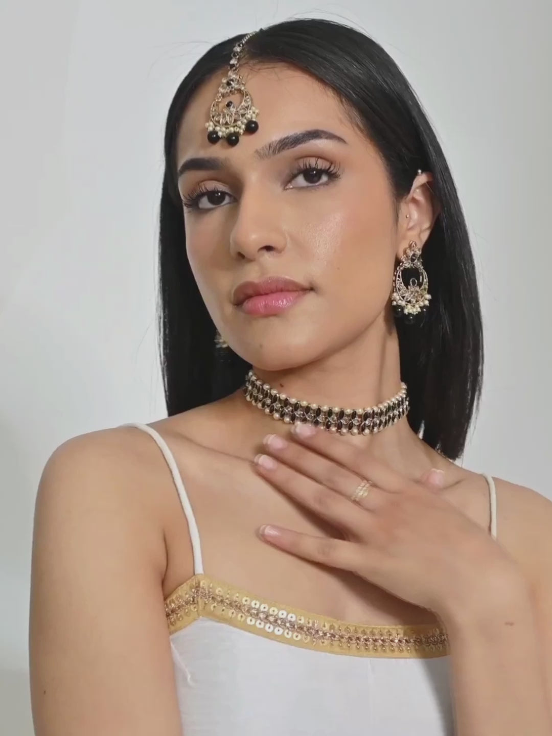 Black choker with saree on sale